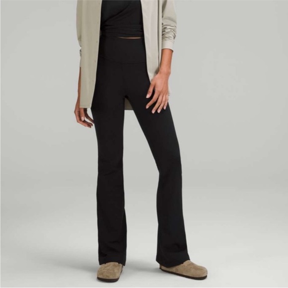 Lululemon Groove Super High Rise Flared Pant Size 6 - Picture 1 of 6